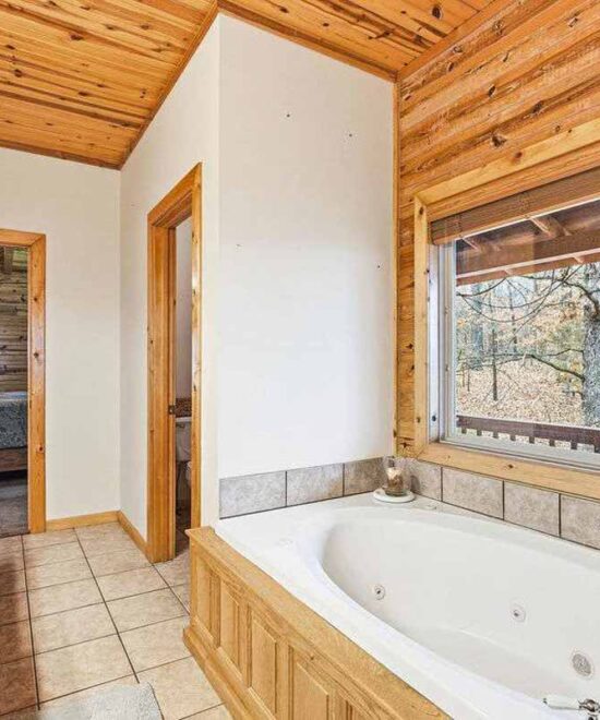 View Point Cabin Vacation Rental Ensuite Jetted Tub