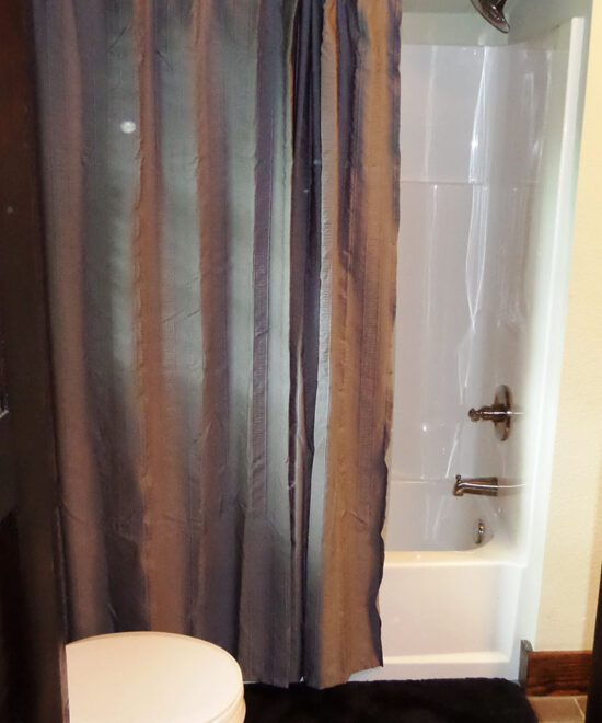 War Eagle Cabin Vacation Rental Bathroom