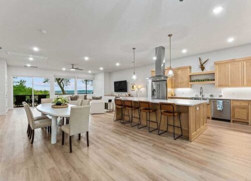 Tree House on Indian Creek Vacation Rental with Modern Open Plan Kitchen, Dining & Living Room