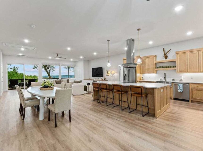 Tree House on Indian Creek Vacation Rental with Modern Open Plan Kitchen, Dining & Living Room